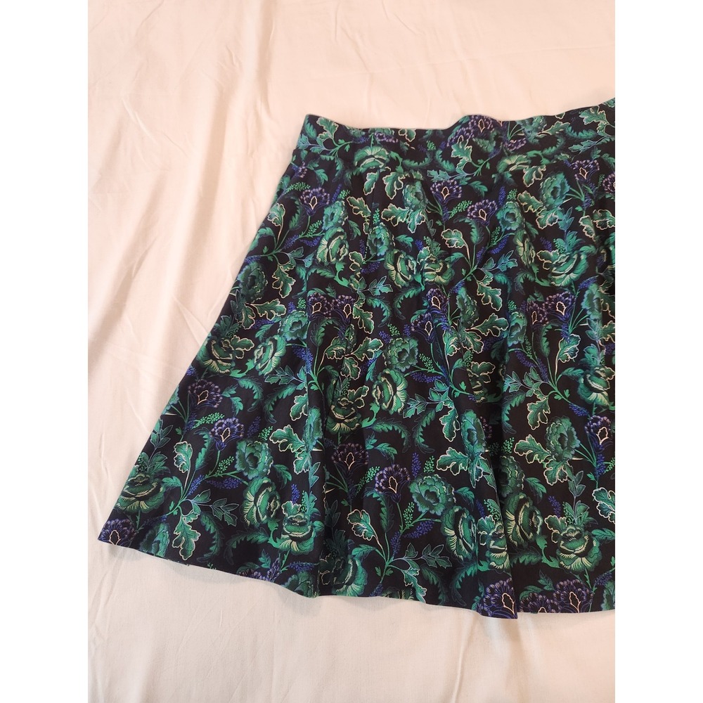 Torrid Skater Skirt Womens 2R Green Purple Floral Damask Ponte Knit Flare Mini - Picture 9 of 13